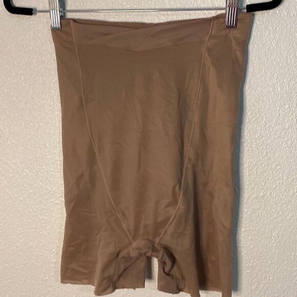Yamamay- nude high waisted shapewear shorts- Size Large - Picture 1 of 8